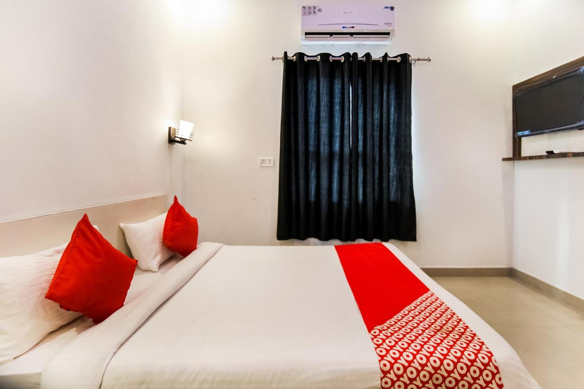 FabHotel SR Inn Chinhat Eksteriør billede