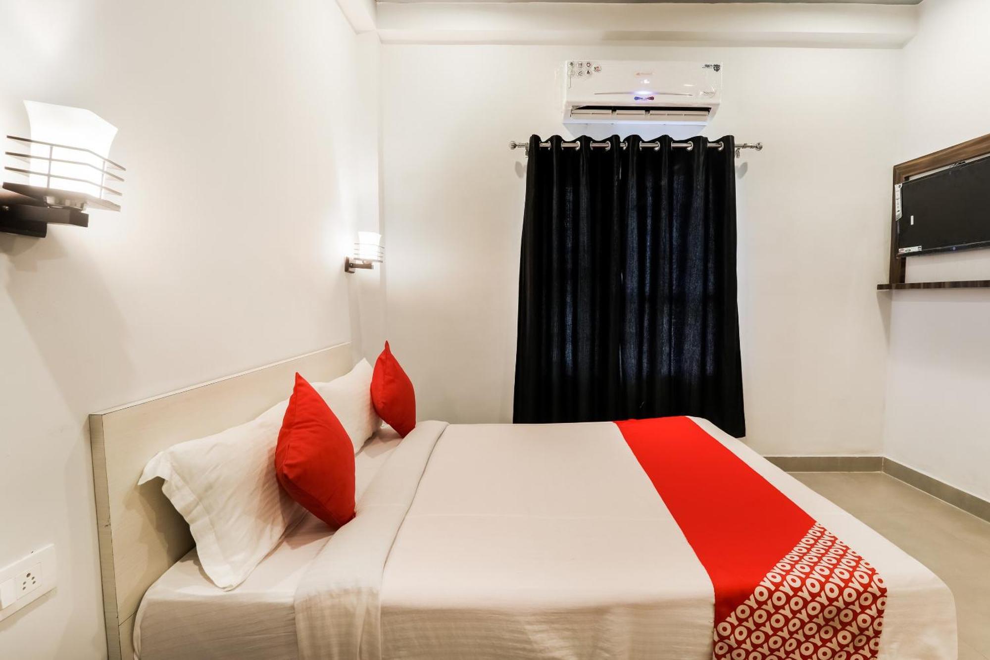 FabHotel SR Inn Chinhat Eksteriør billede
