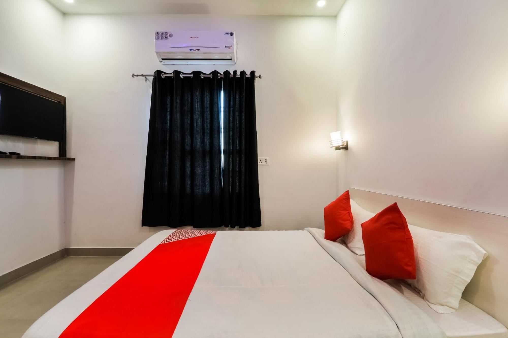 FabHotel SR Inn Chinhat Eksteriør billede